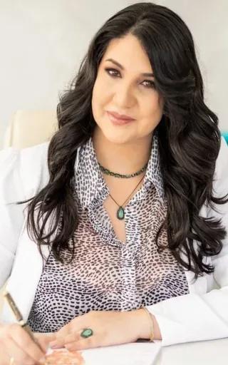 Dra. Juliane Hostert